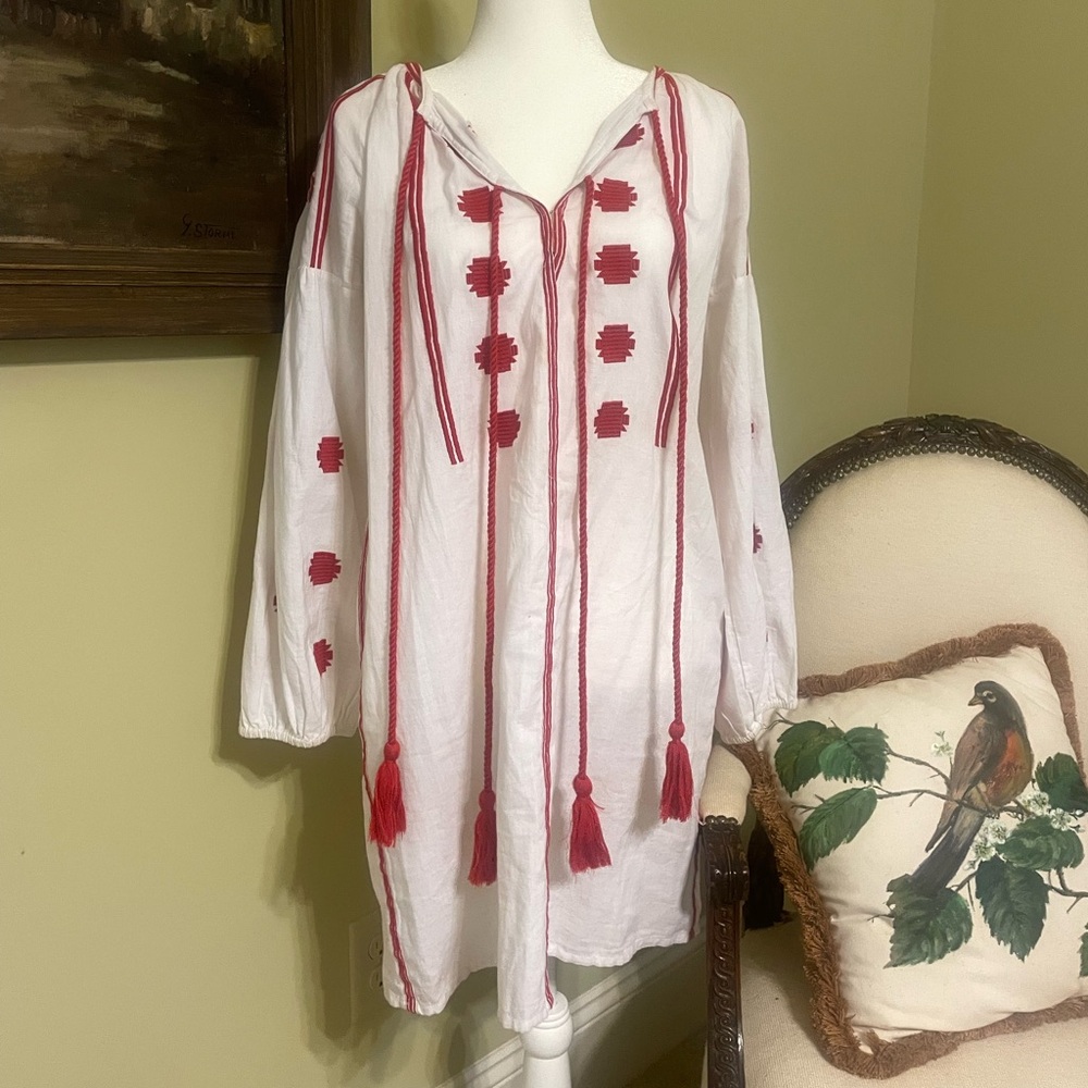 Gallabia White and Red Embroidered Tunic